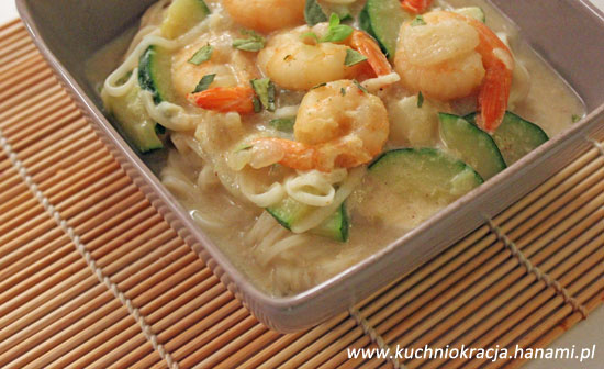 Curry z krewetkami i makaronem mie, Fot. Hanami® Curry z krewetkami i makaronem mie