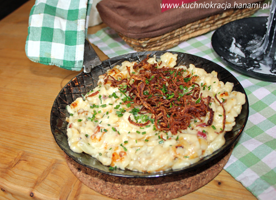 Spätzle zapiekane z serem, boczkiem i posypane prażoną cebulą, Fot. Hanami® Spätzle zapiekane z serem, boczkiem i posypane prażoną cebulą, Fot. Hanami®