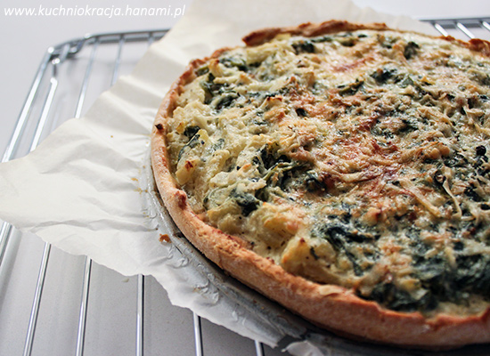 Quiche ze szpinakiem i kozim serem na spodzie z dodatkiem mąki z cieciorki, Fot. Hanami®