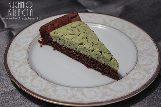 Ciasto czekoladowe bez mąki z kremem z zielonej herbaty matcha, Fot. Hanami®