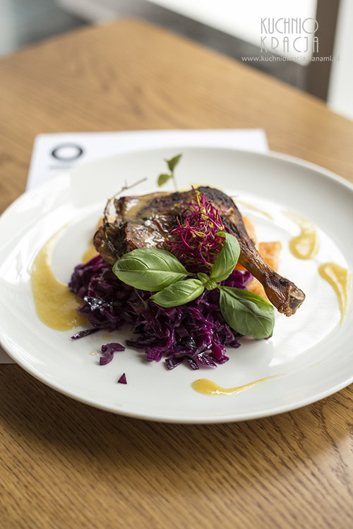 KACZKA z kopytkami dyniowymi, modrą kapustą, w sosie z owoców tropikalnych, Restauracja Bohemia