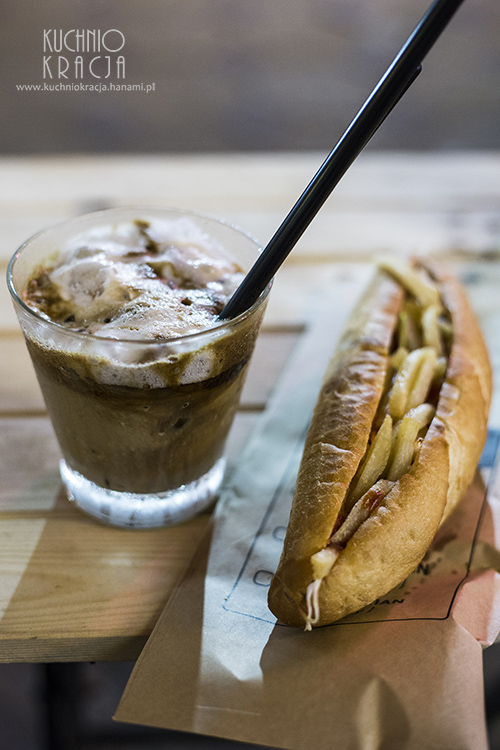 Banh mi z warzywami i frytkami i kawa po wietnamsku, Fot. Hanami